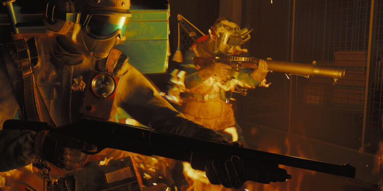Armas FBC Firebreak: desbloqueo y prioridades - operadores tácticos con escopeta y lanzallamas en combate rodeados de fuego en escena intensa del videojuego.