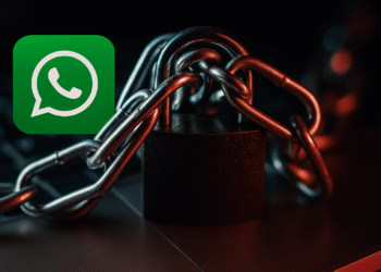 WhatsApp y seguridad: icono de WhatsApp con candado y cadena, simboliza cifrado y privacidad de mensajes en la app de mensajería.