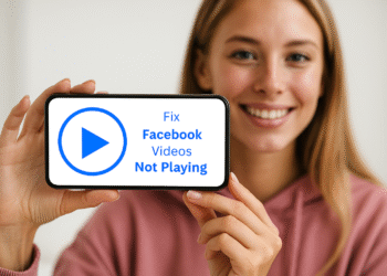 Videos en Facebook - Mujer sosteniendo un smartphone con mensaje de solución: cómo arreglar videos en Facebook que no se reproducen o no cargan.