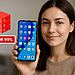 Storage bloat - Mujer mostrando smartphone Android con error 99%; guía Storage bloat para eliminar archivos basura, limpiar caché y acelerar tu móvil liberando espacio.