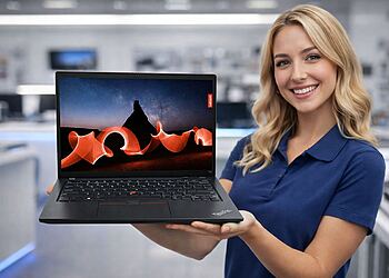 ThinkPad T14 4세대 AMD 시스템 유지보수 과정을 실제 사용 환경에서 보여드립니다. 노트북을 분해하여 작동시켜 본 모습을 전문적인 환경에서 기술 검토하는 모습입니다.
