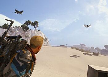 Shoring Up Defenses en Arc Raiders: estrategia real con jugador en desierto enfrentando drones enemigos en intensa batalla táctica sci‑fi.